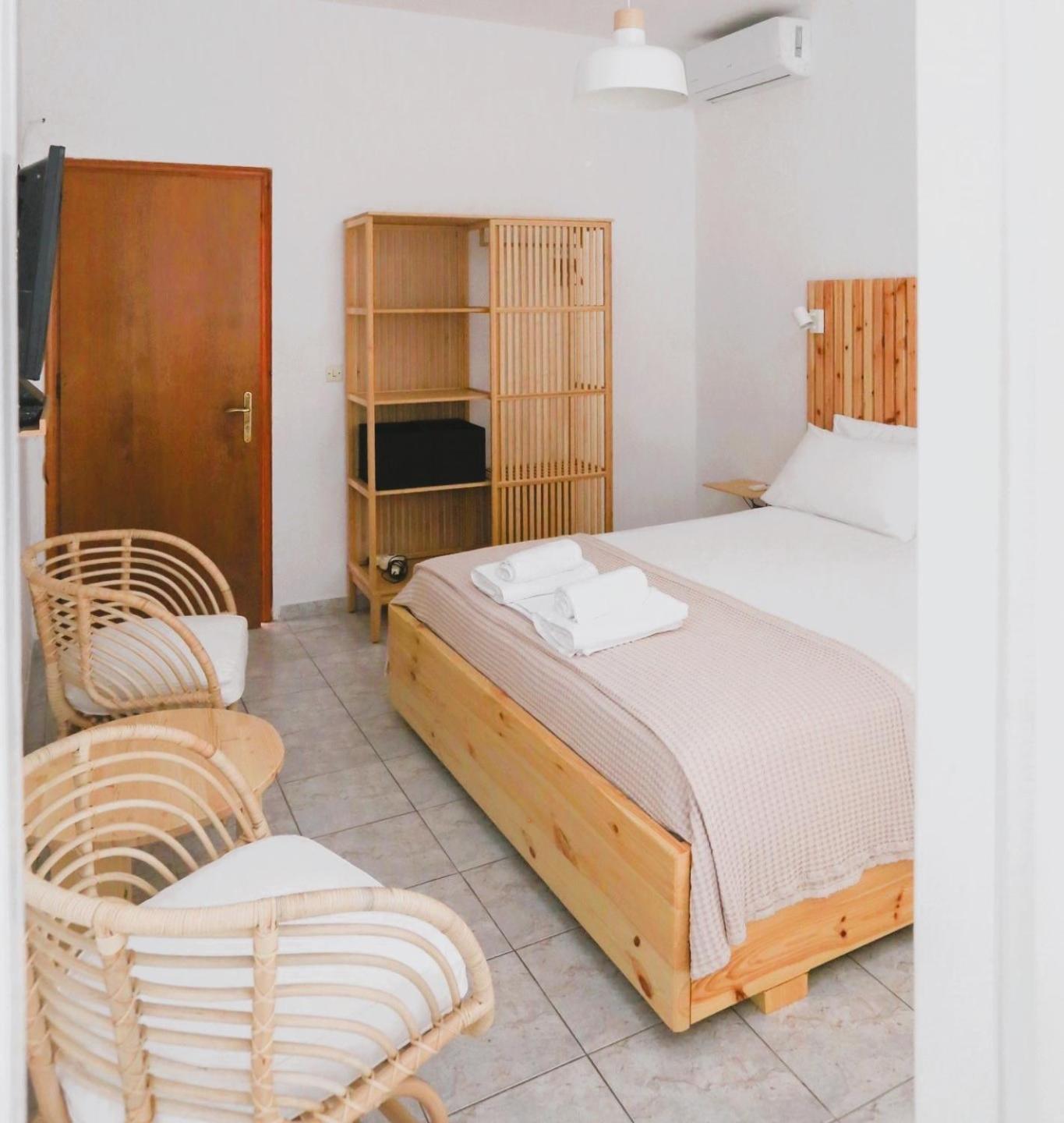 Nona'S Rooms Himare Exterior photo